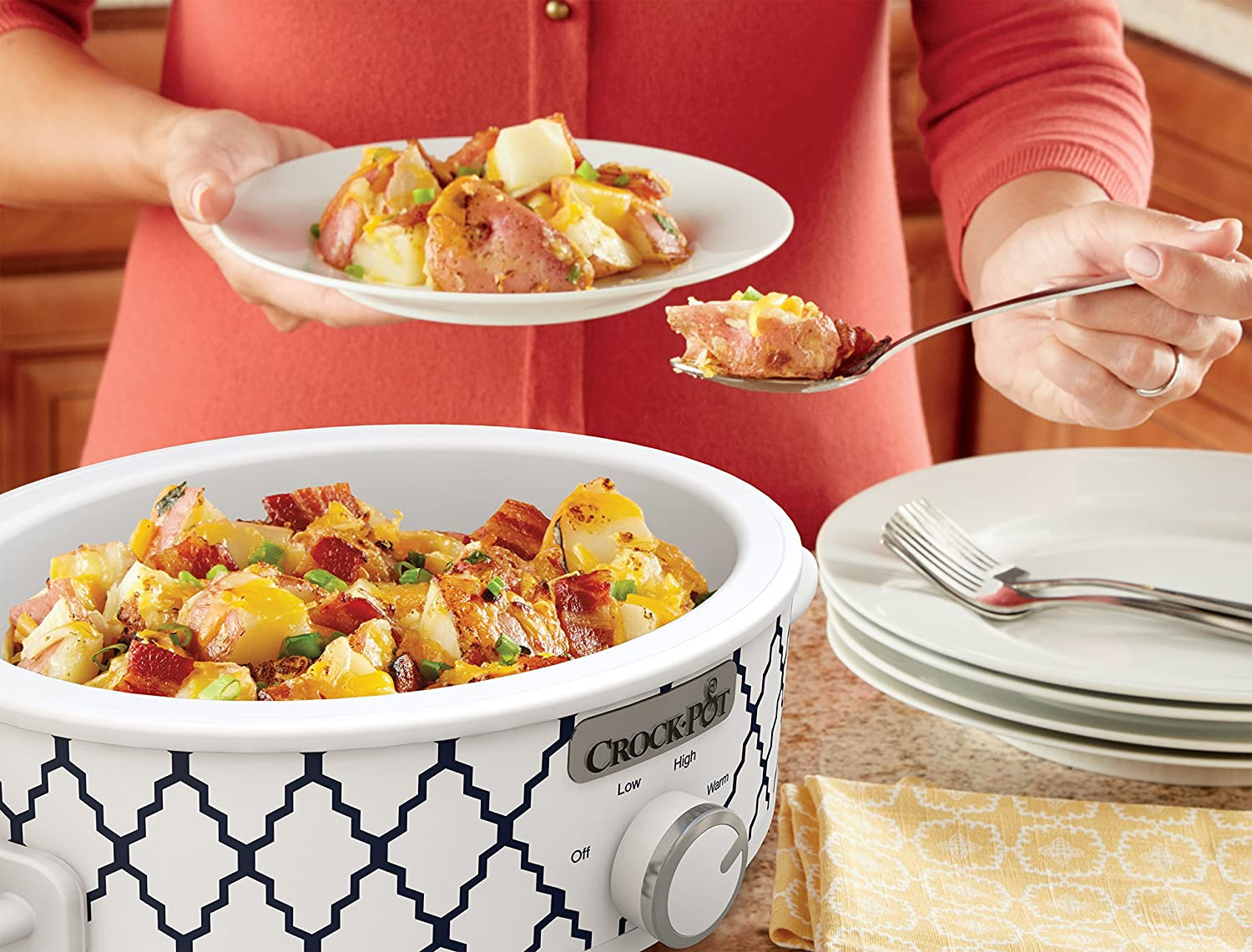 Small 2.5 Quart Casserole Slow Cooker in White/Blue, Enjoy Eye-Catching Quick Meals, Durable and Compact